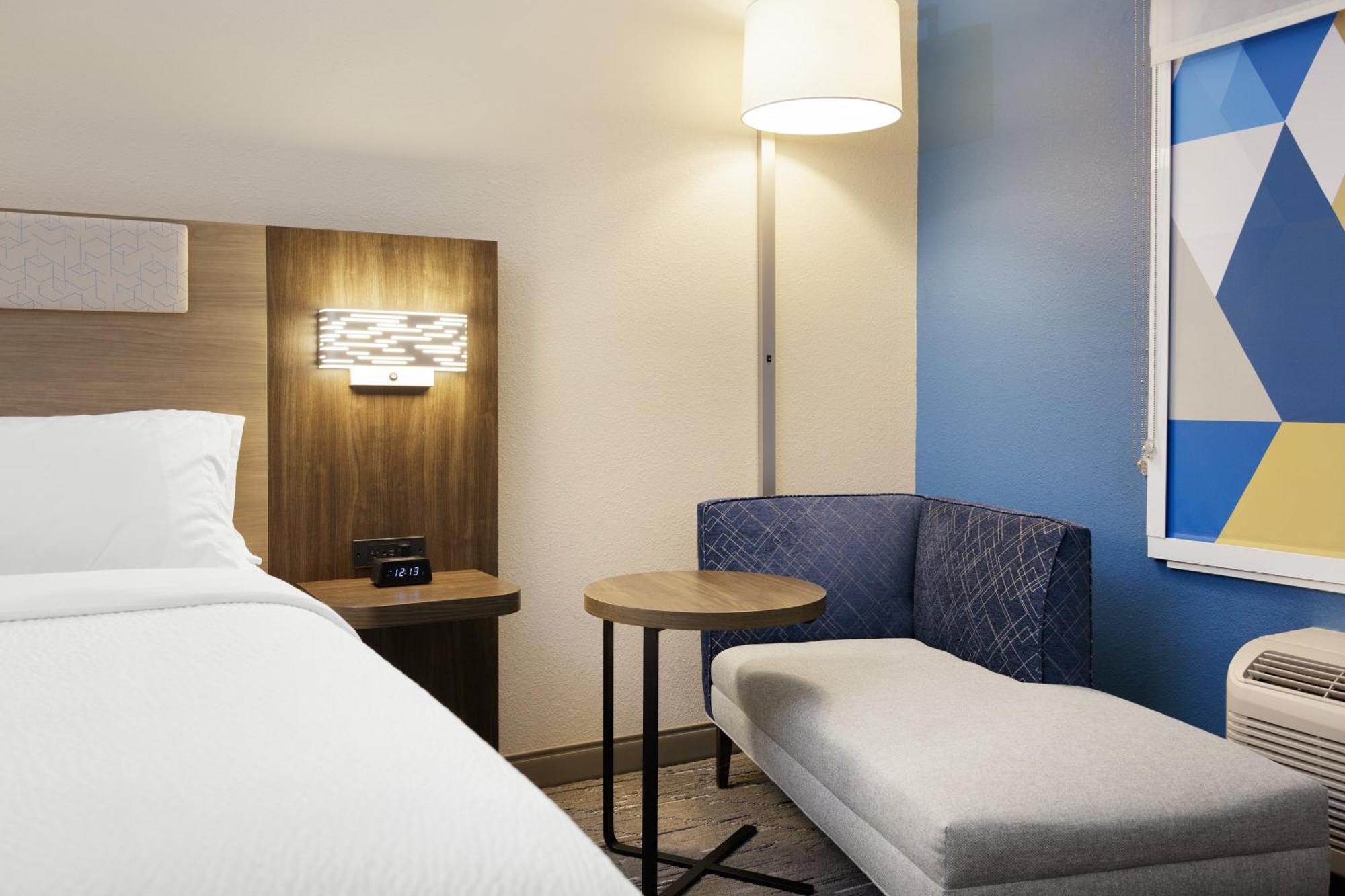 Holiday Inn Express Hotel & Suites Terre Haute By Ihg Ngoại thất bức ảnh