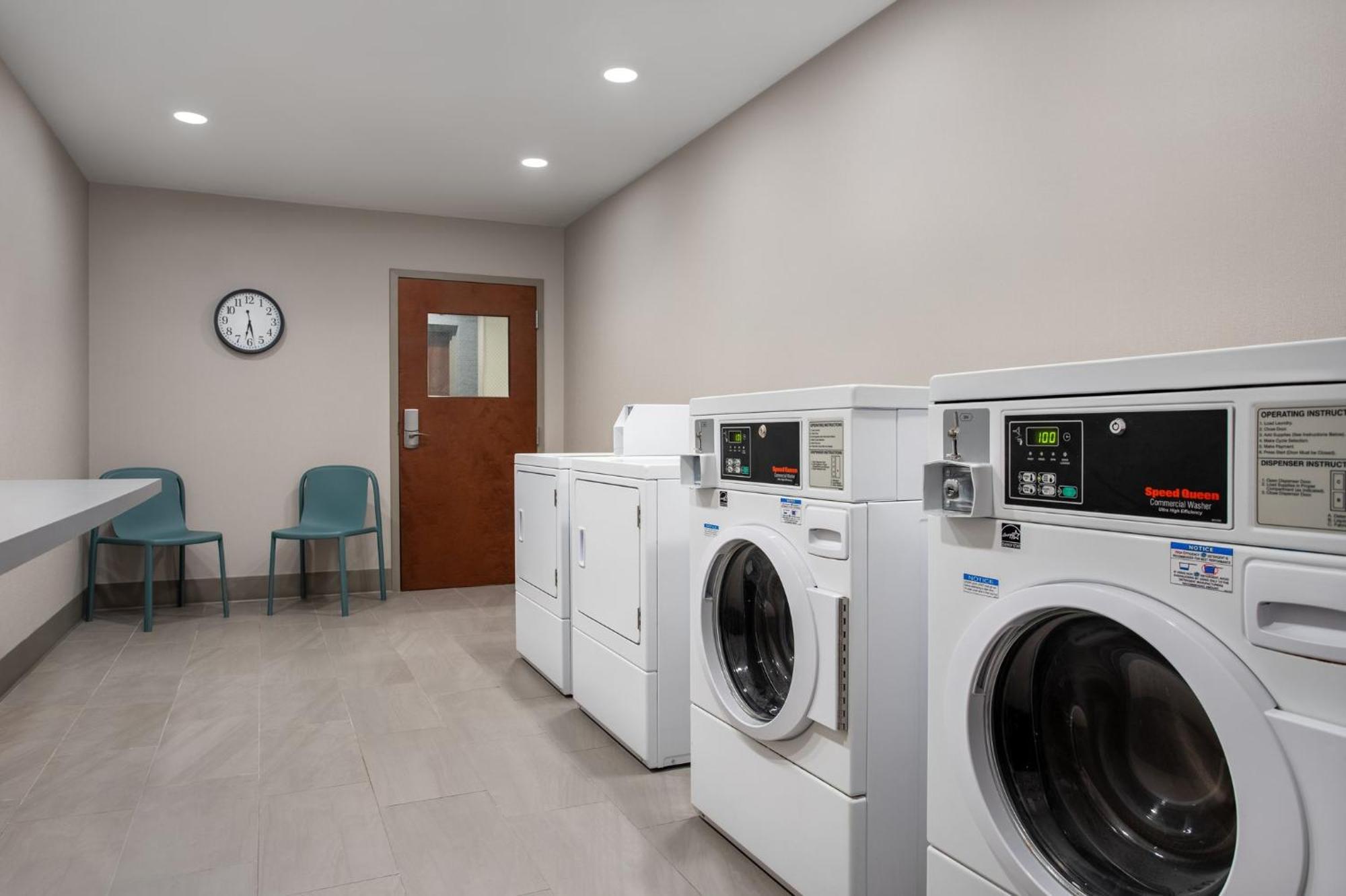 Holiday Inn Express Hotel & Suites Terre Haute By Ihg Ngoại thất bức ảnh
